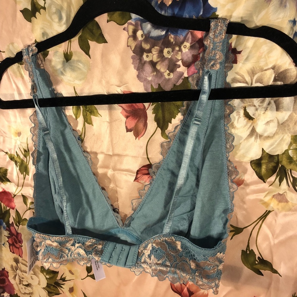 UO “Out from Under” Lace Bralette - Picture 4 of 4